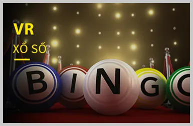 Người chơi tận hưởng game trên ứng dụng 990k.com với điện thoại di động, thể hiện sự tiện lợi